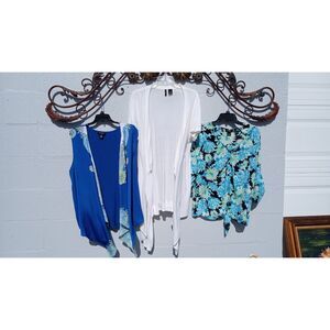 3 Ladies Nue Options 1X blouses all in excellent condition.